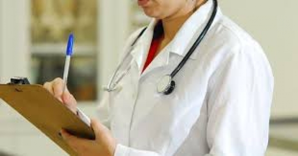 Governo relança Mais Médicos; brasileiros terão prioridade