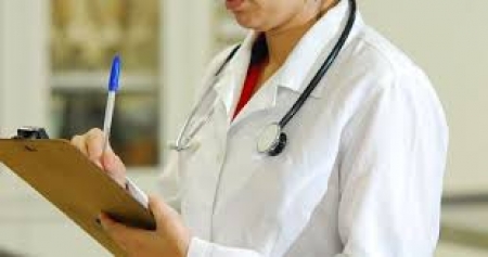 Governo relança Mais Médicos; brasileiros terão prioridade