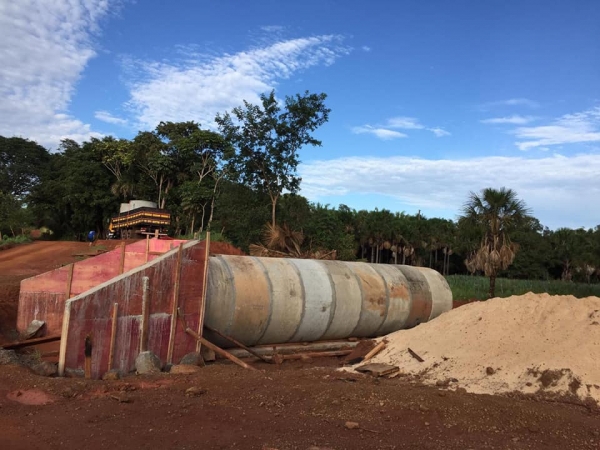 Construção do bueiro na fazenda Continental